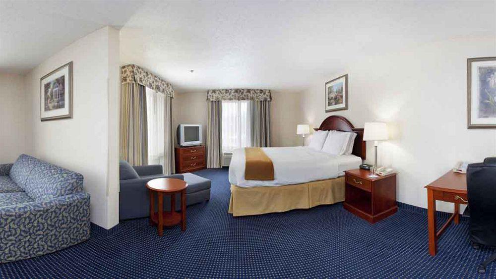 Holiday Inn Express Hotel & Suites Cleveland-Richfield By Ihg Brecksville Exterior foto