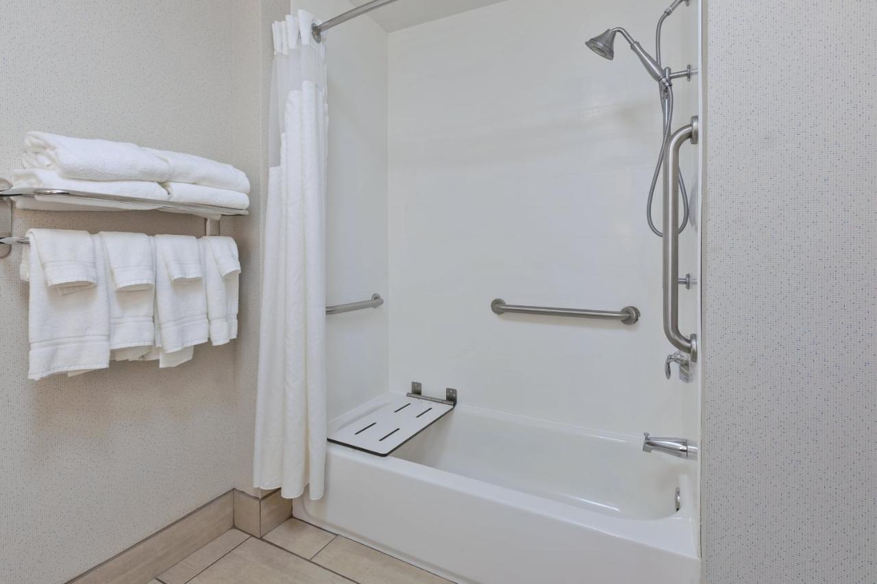 Holiday Inn Express Hotel & Suites Cleveland-Richfield By Ihg Brecksville Exterior foto