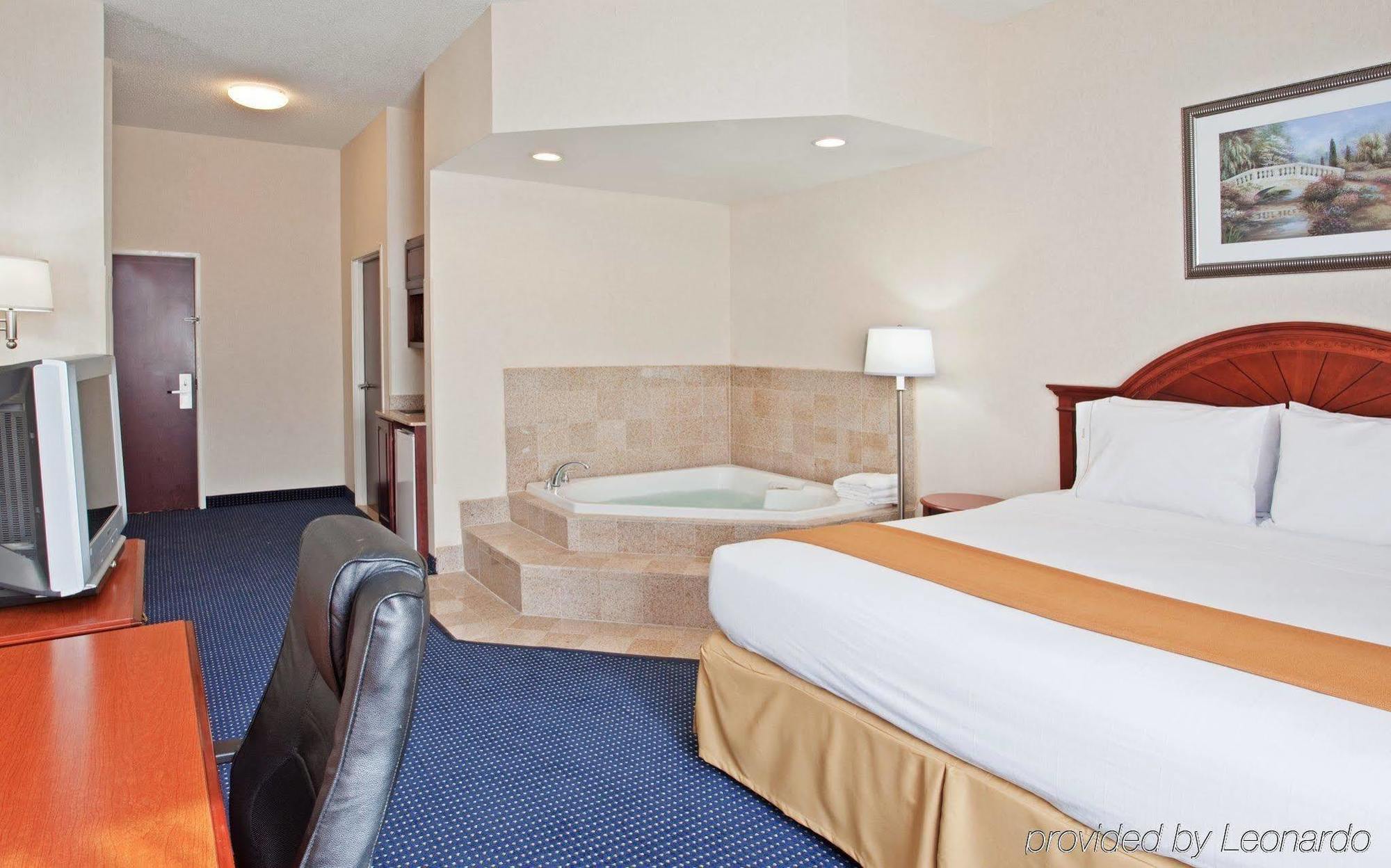 Holiday Inn Express Hotel & Suites Cleveland-Richfield By Ihg Brecksville Habitación foto